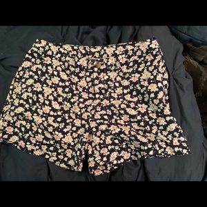 Flower print shorts, 5 inch in length
